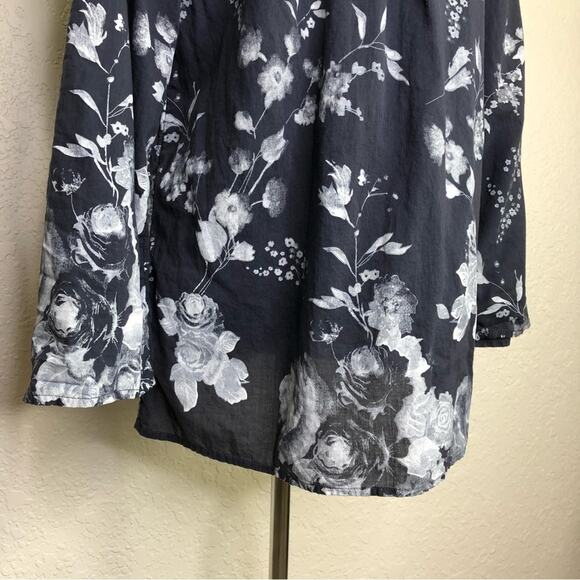Soft Surroundings blue gray white floral popover top size Small - Picture 9 of 13